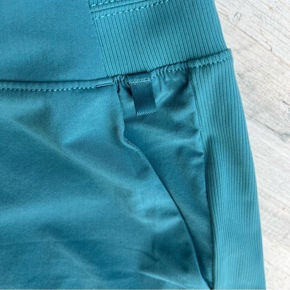 Athleta Short Pants Size 8 Womens Casual Athleisure Wear - Picture 7 of 15